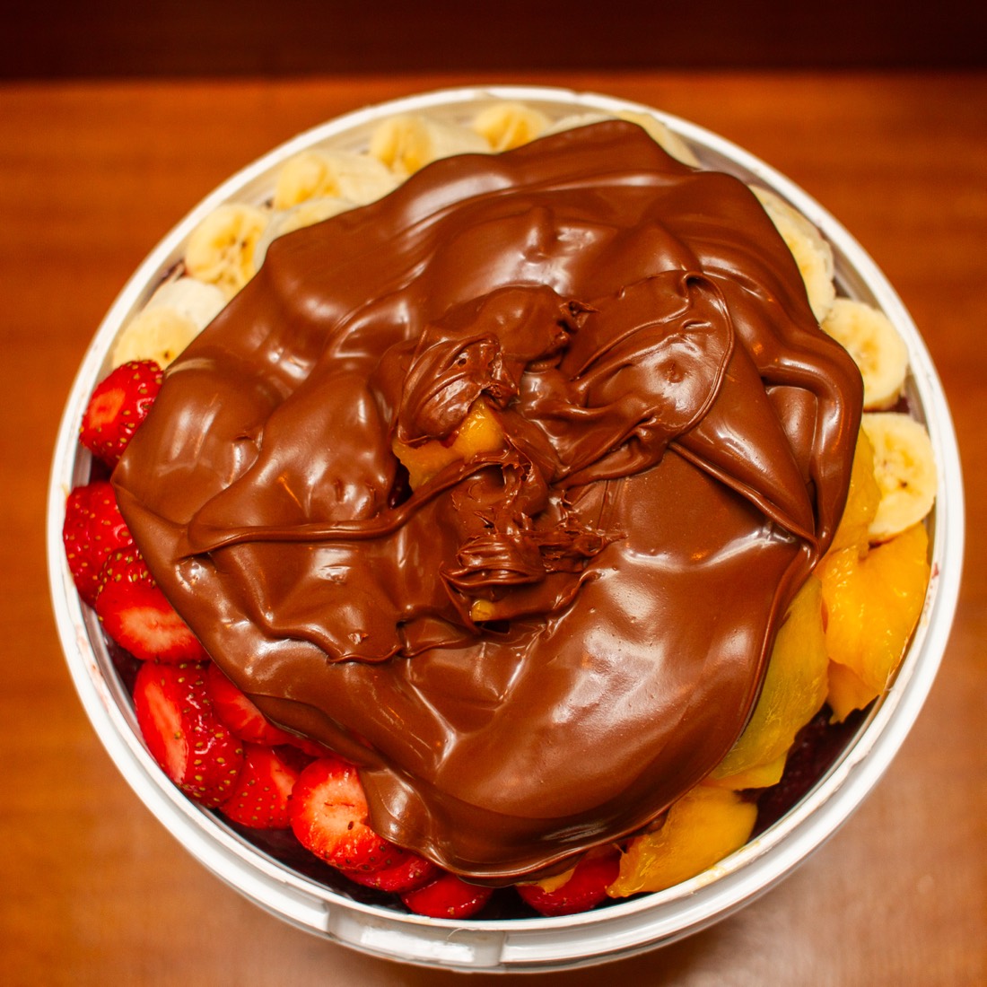 Bowl de açaí com banana, morango, manga e Nutella
